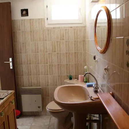 Mezzanine A 500m De La Plage, Terrasse, Tv, Wifi En Option - Fr-1-229c-753 Holiday home *